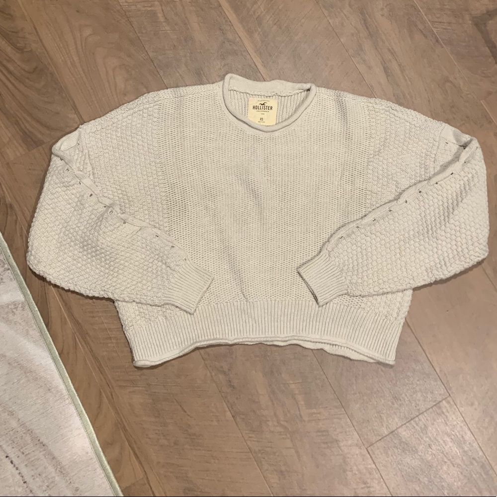 Cozy Cropped Hollister Sweater size XS